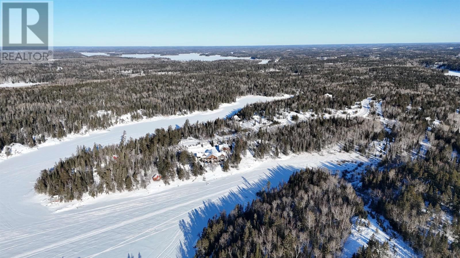 WINNIPEG RIVER - 76 MIDDLE LAKE Image 15