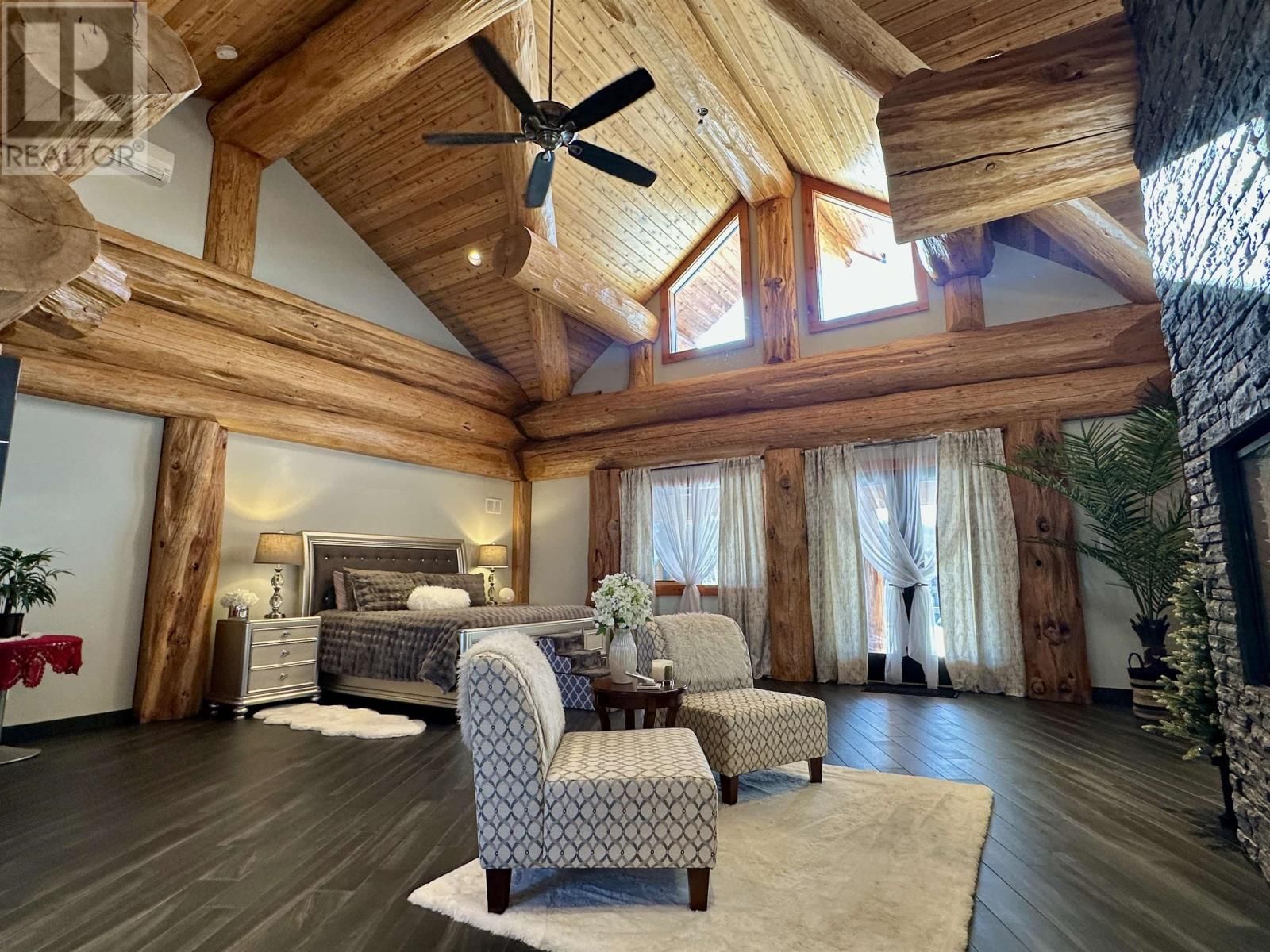 WINNIPEG RIVER - 76 MIDDLE LAKE Image 21