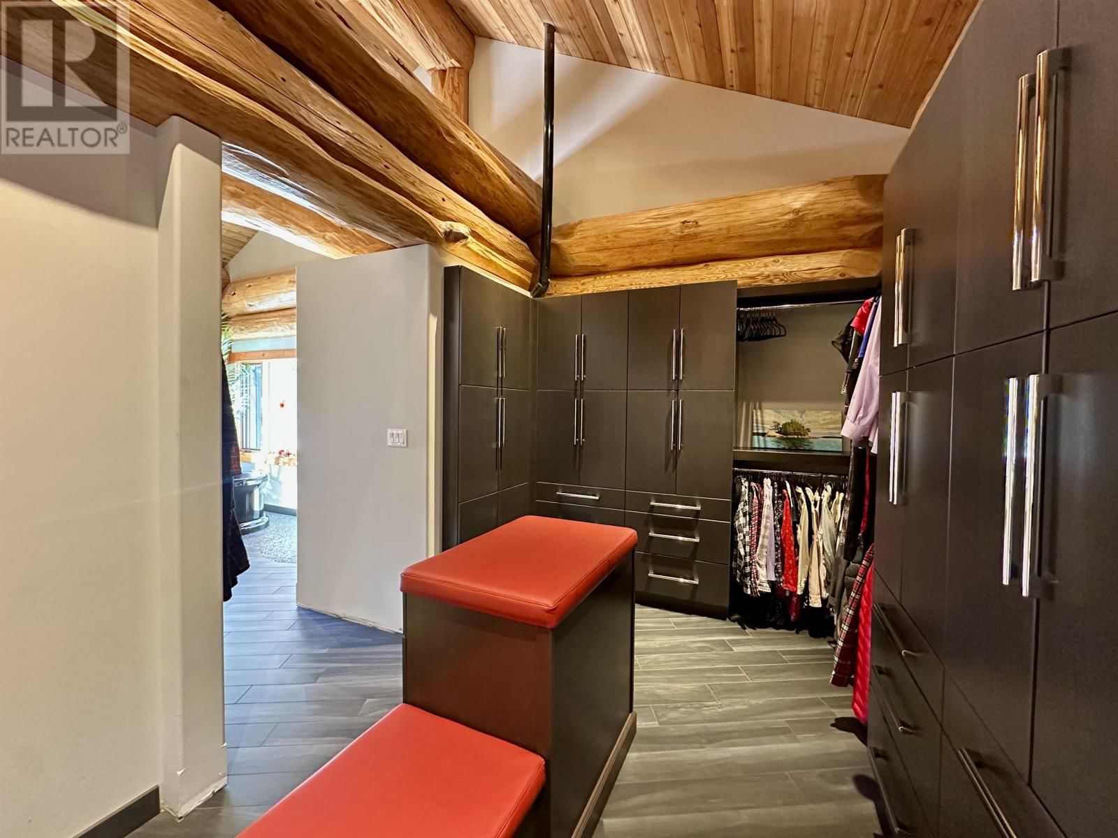 WINNIPEG RIVER - 76 MIDDLE LAKE Image 27