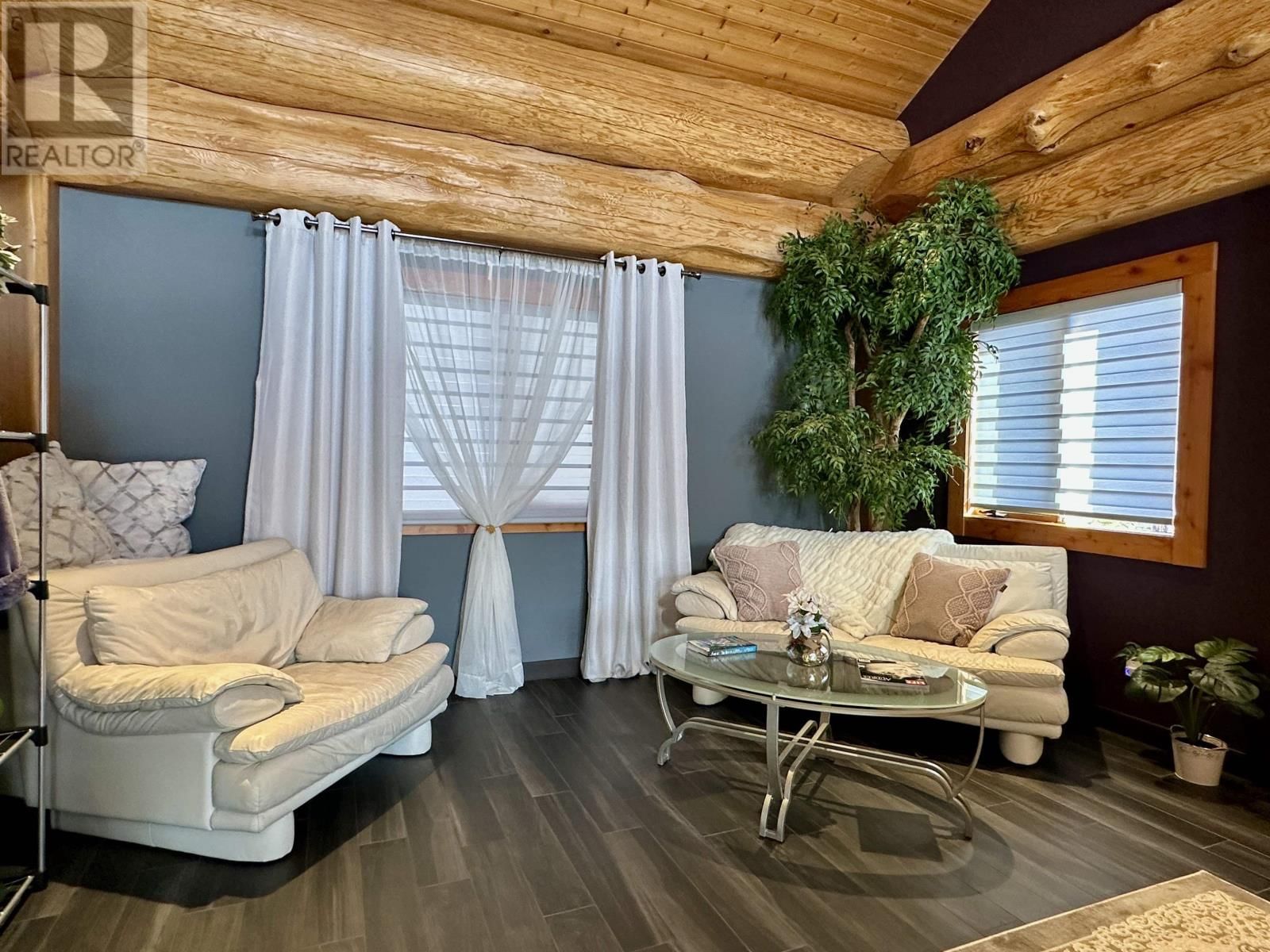 WINNIPEG RIVER - 76 MIDDLE LAKE Image 32