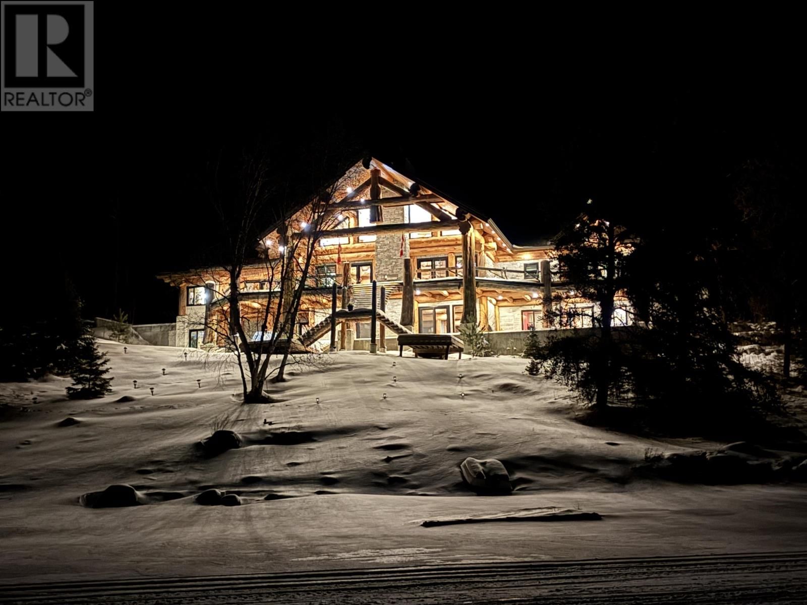 WINNIPEG RIVER - 76 MIDDLE LAKE Image 4