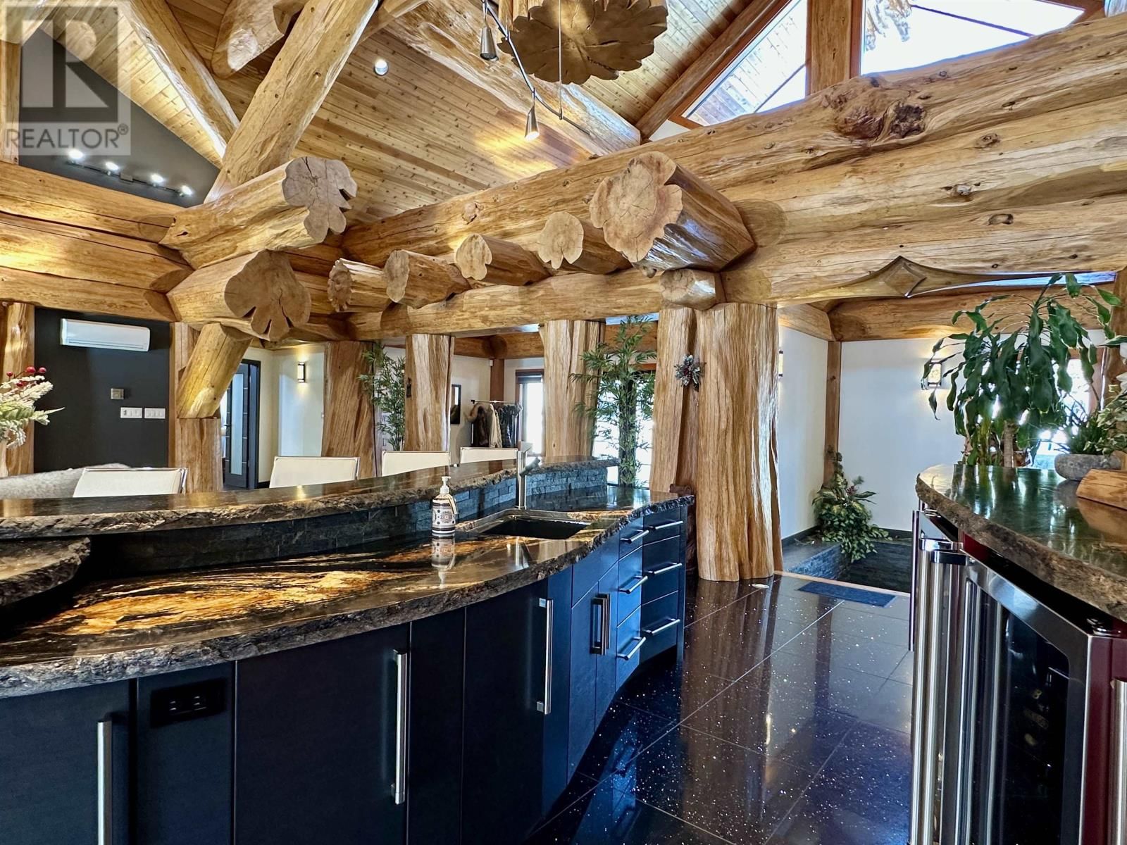 WINNIPEG RIVER - 76 MIDDLE LAKE Image 6