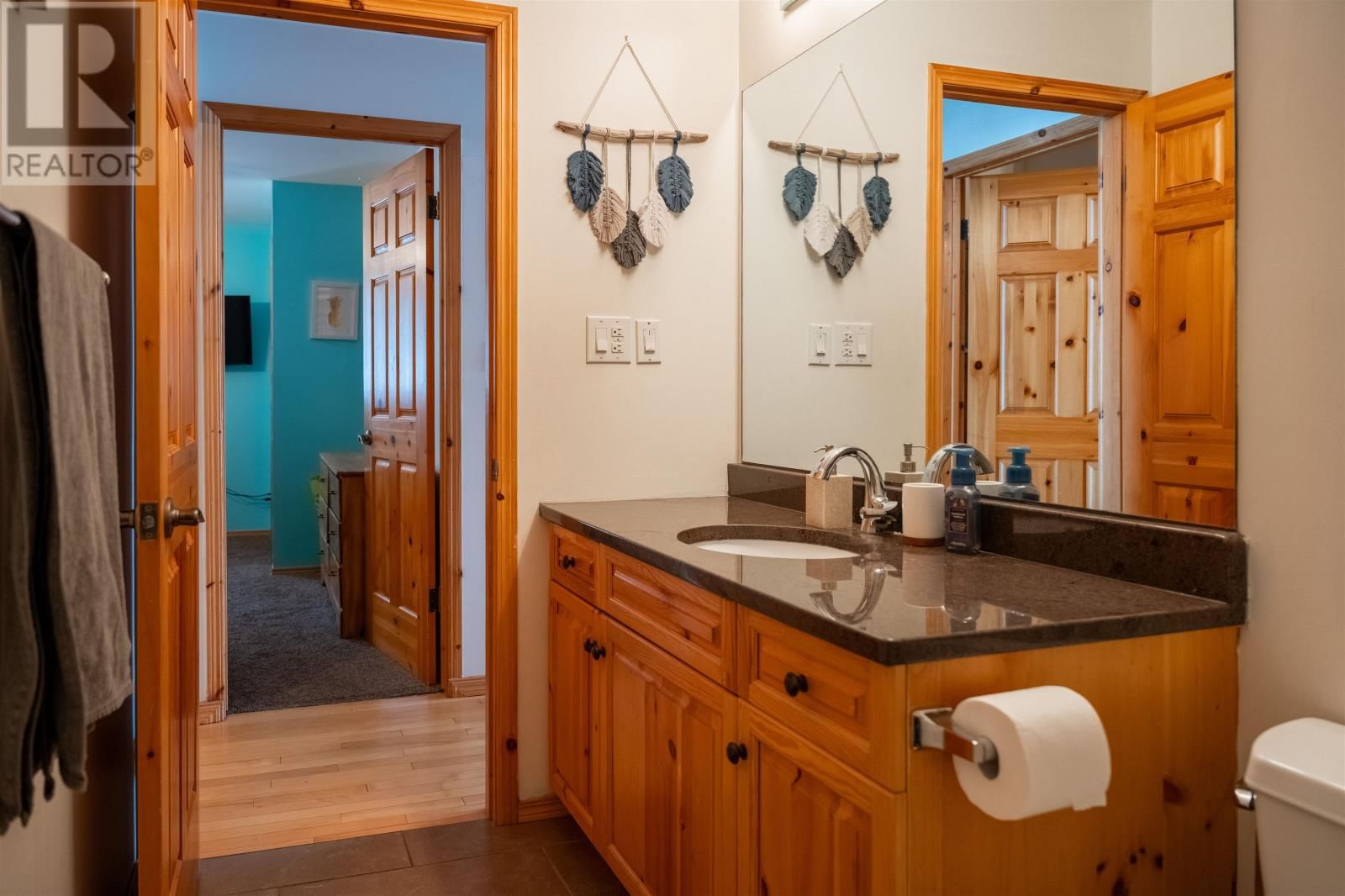 220D PHANTOM DR Image 23