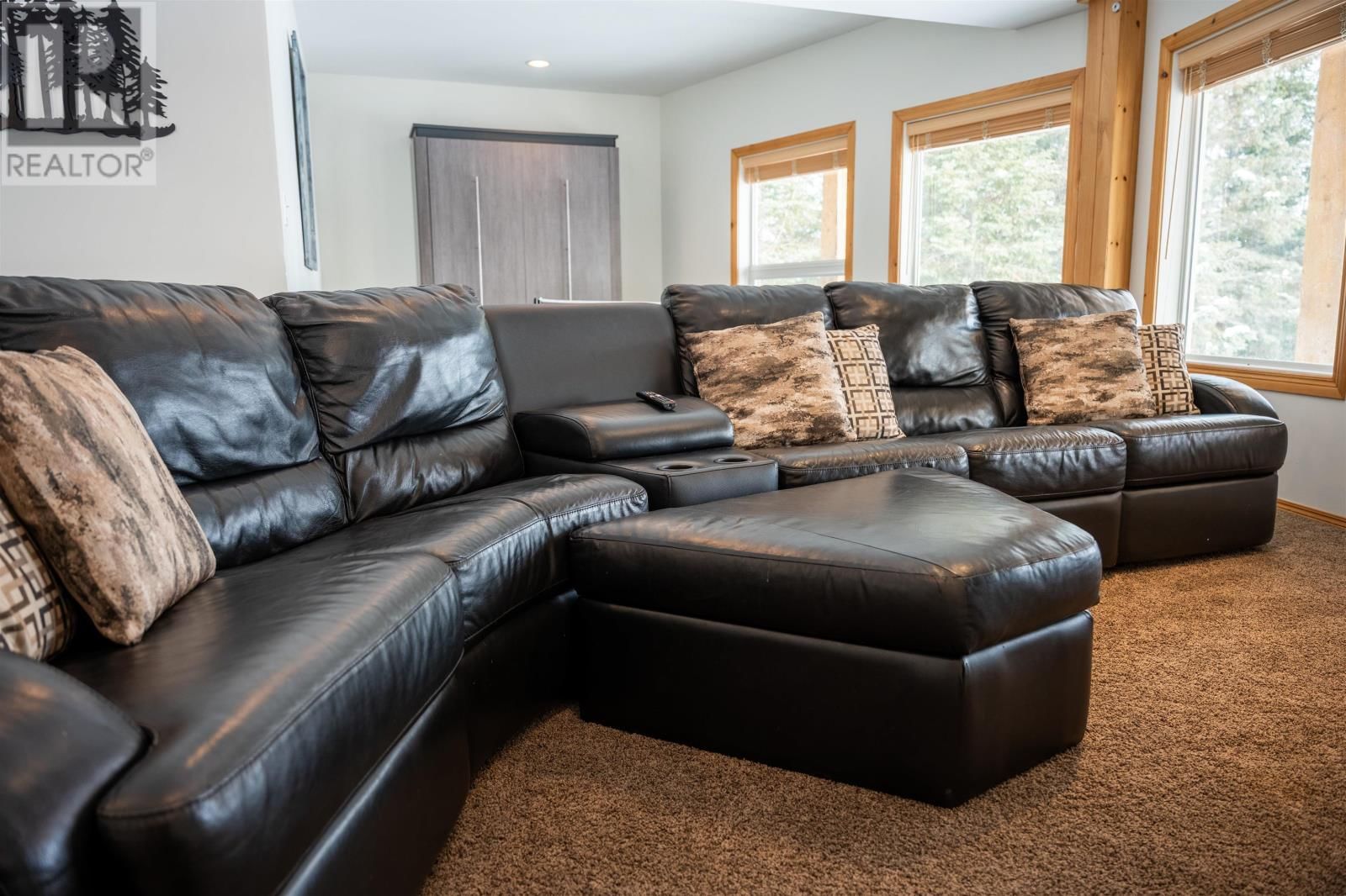 220D PHANTOM DR Image 31