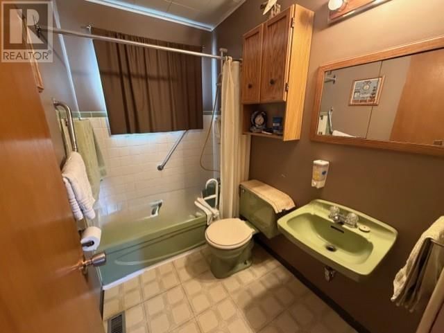 49 KENOGAMI AVE Image 12