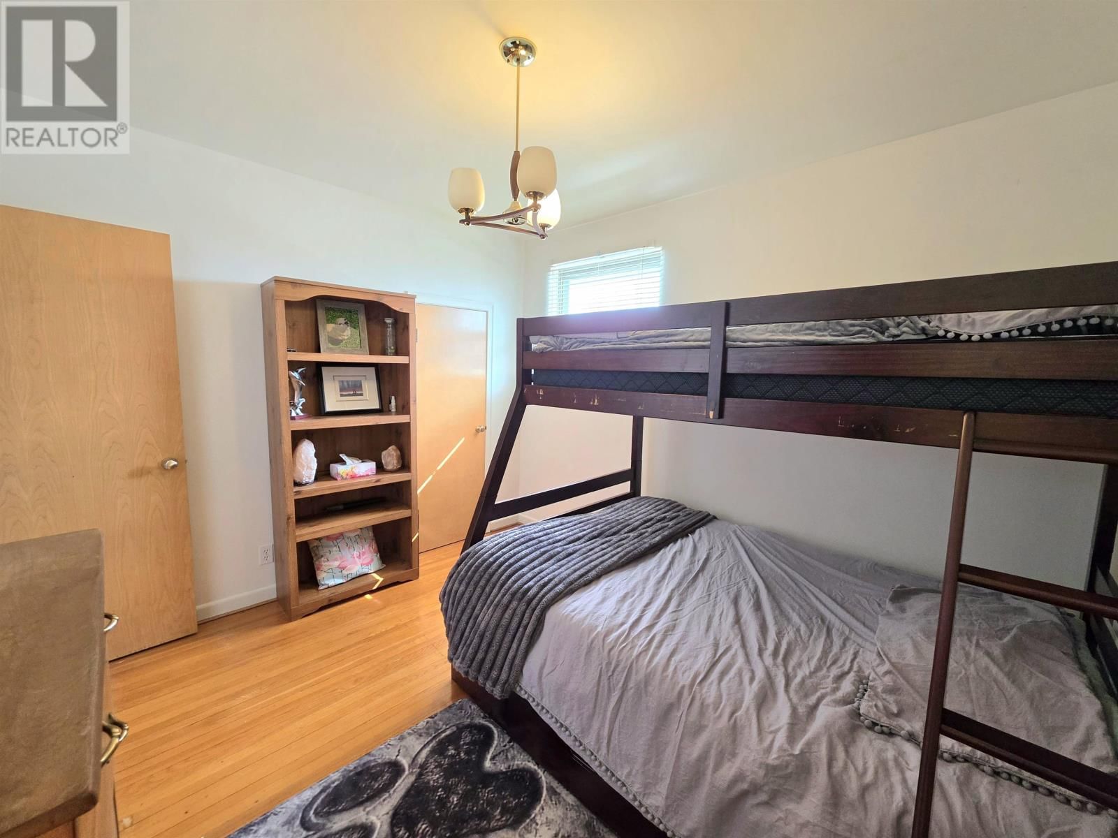 907 SEVENTH STREET Image 15