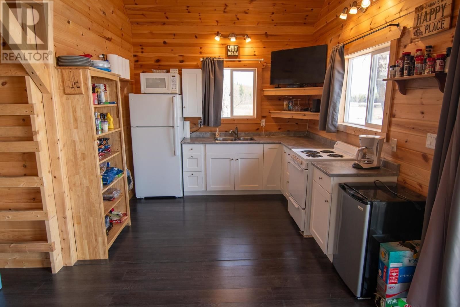 151 SHANGRI-LA ROAD Image 11