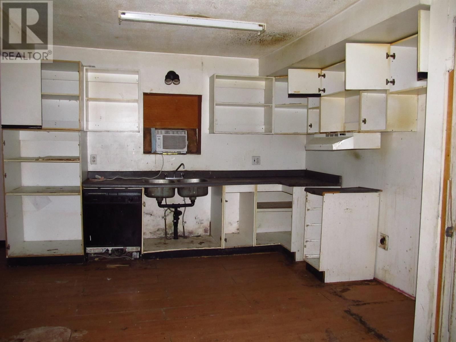 201 FOURTH AVE Image 3