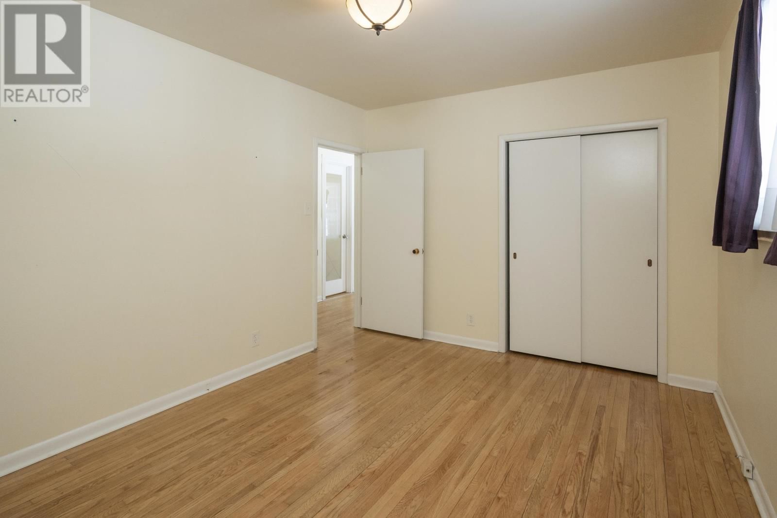 708 LINWOOD CRES Image 16