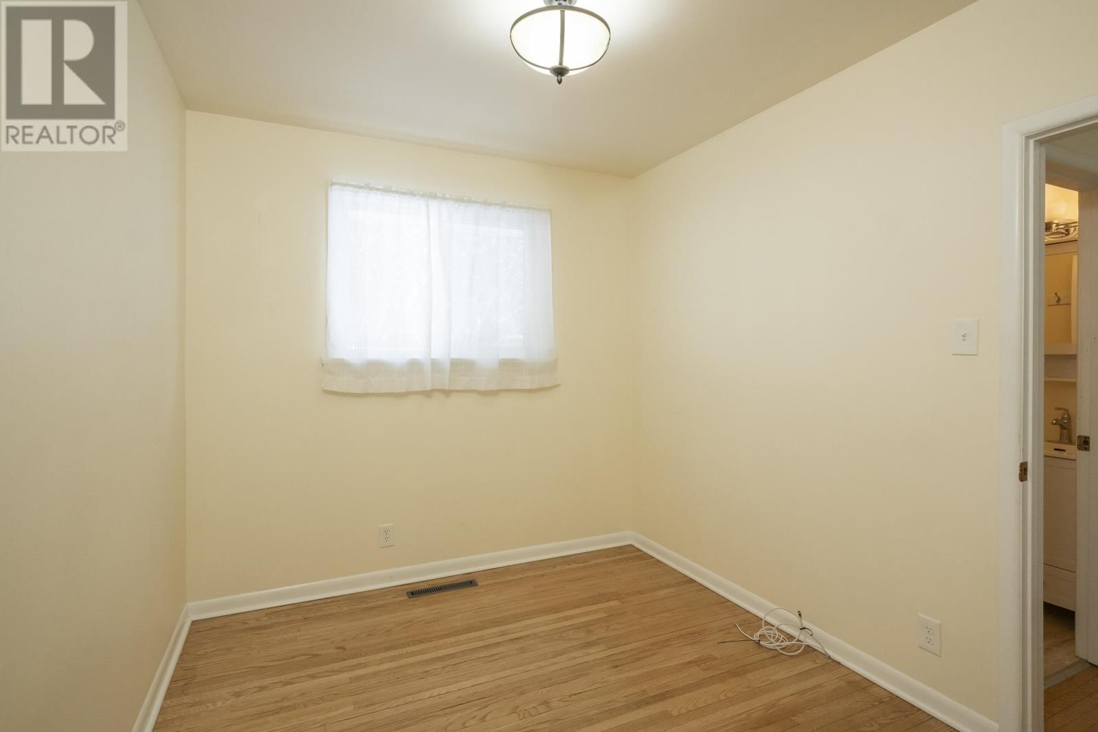 708 LINWOOD CRES Image 21