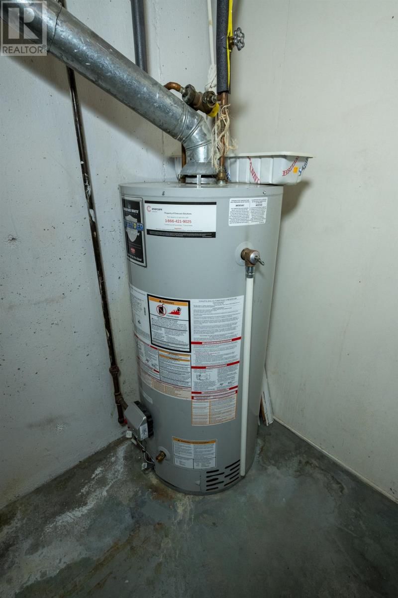 708 LINWOOD CRES Image 37