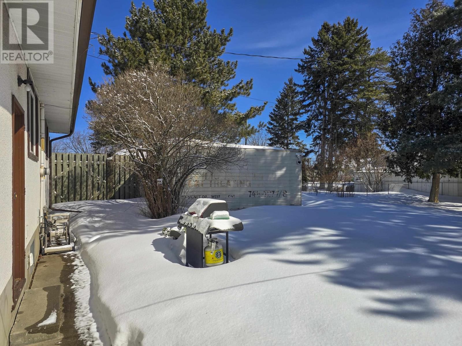 708 LINWOOD CRES Image 39