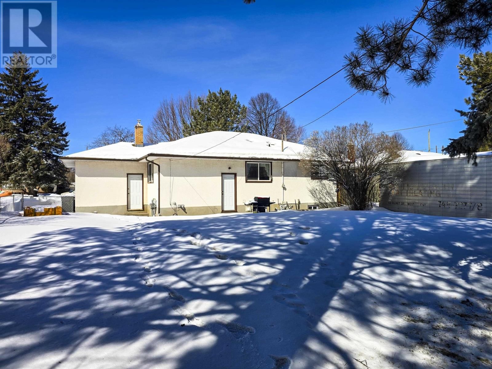 708 LINWOOD CRES Image 42