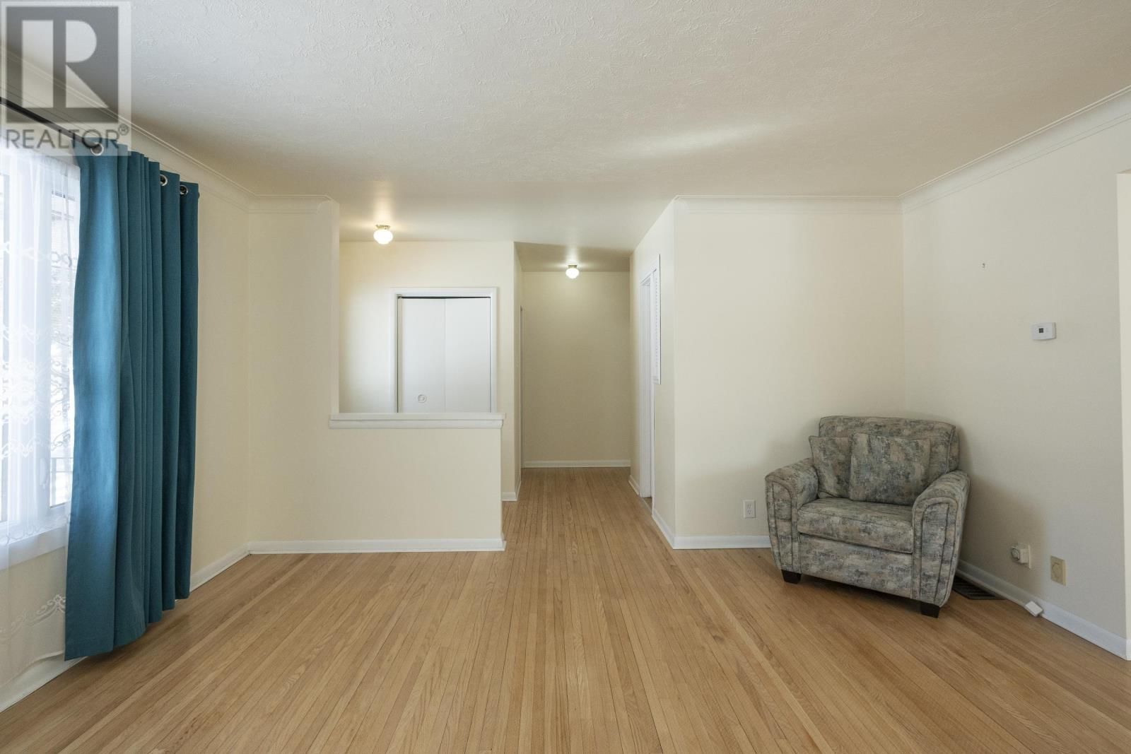 708 LINWOOD CRES Image 5