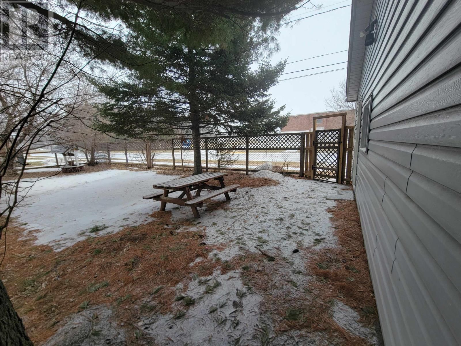 E - 252 SIXTH ST Image 12