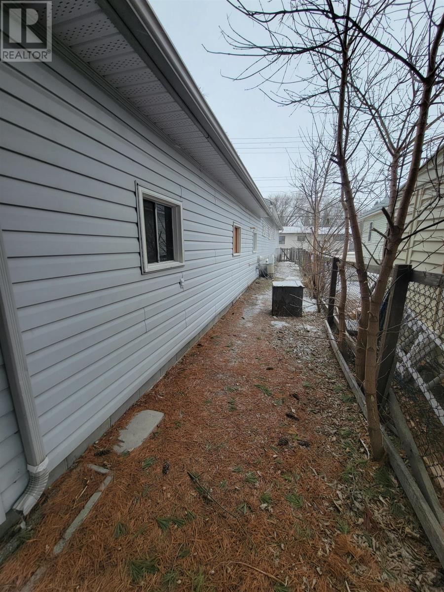 E - 252 SIXTH ST Image 16