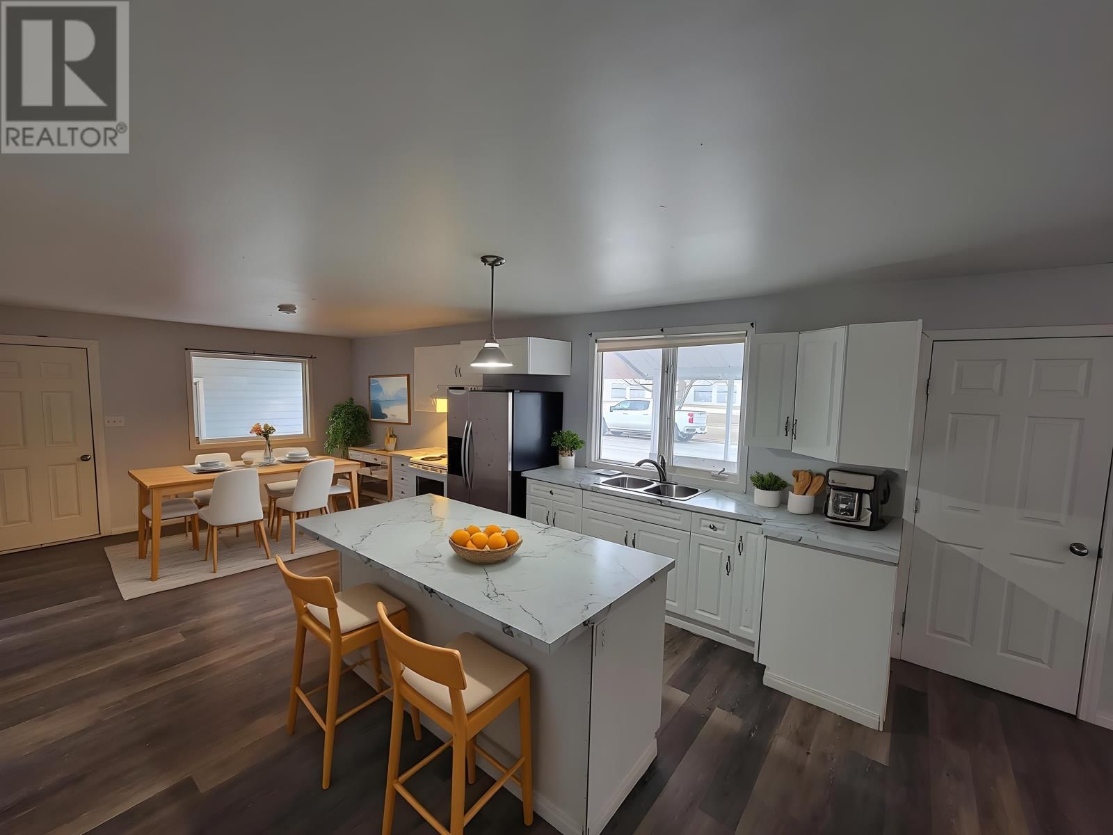 E - 252 SIXTH ST Image 2