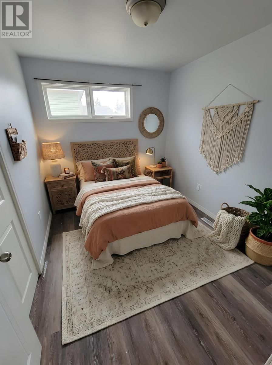 E - 252 SIXTH ST Image 3