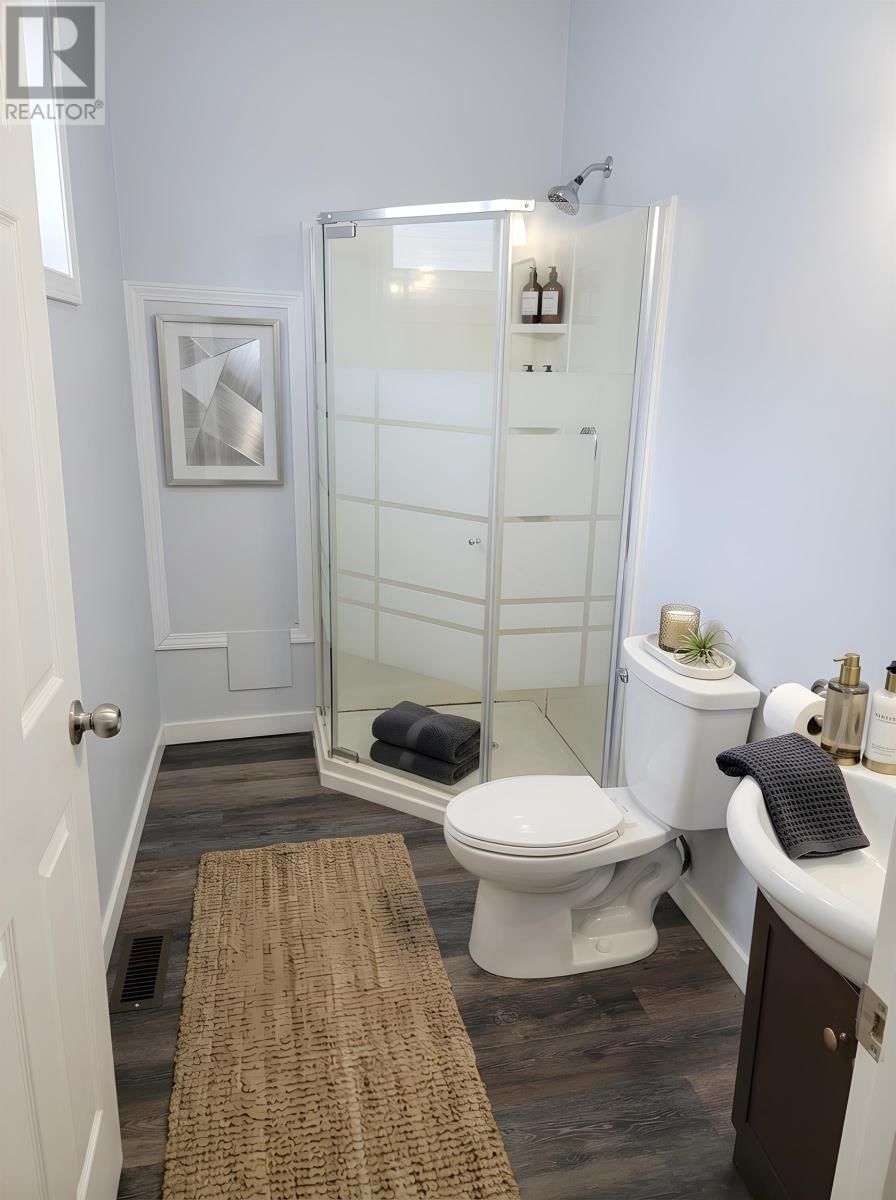 E - 252 SIXTH ST Image 8