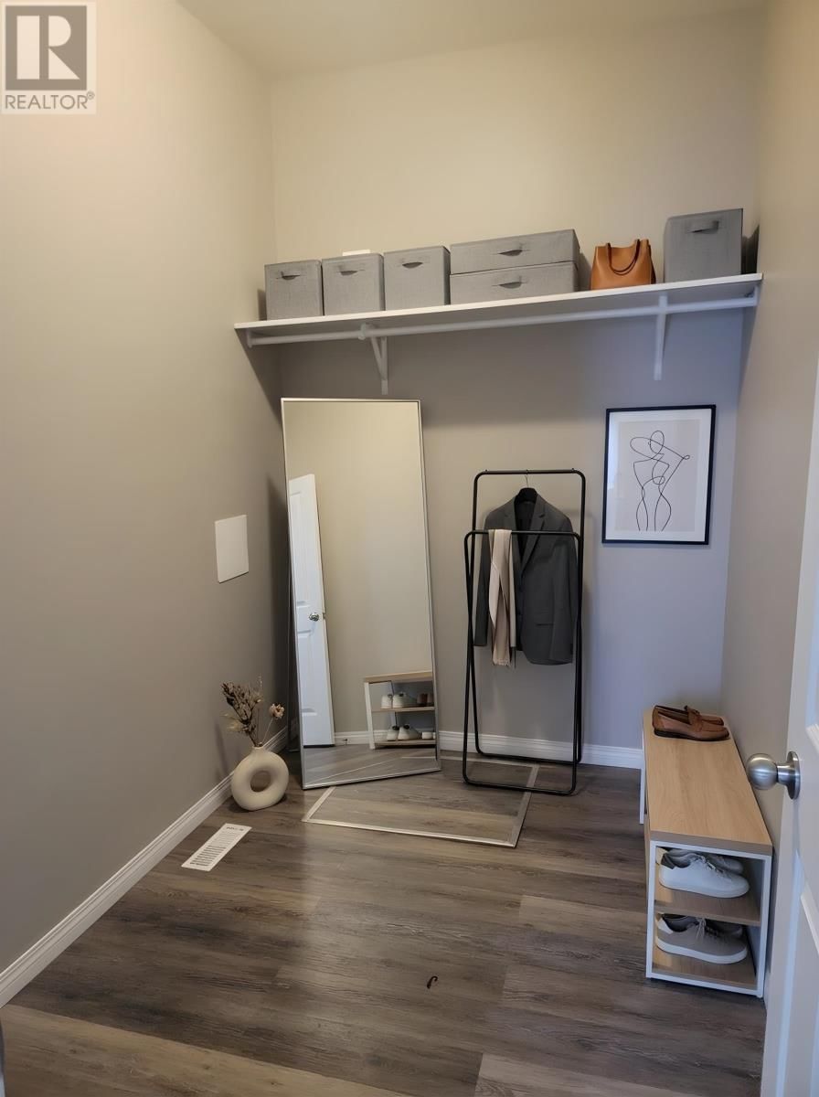 E - 252 SIXTH ST Image 9