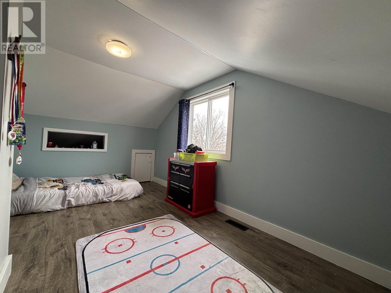 135 REGINA AVE Image 24