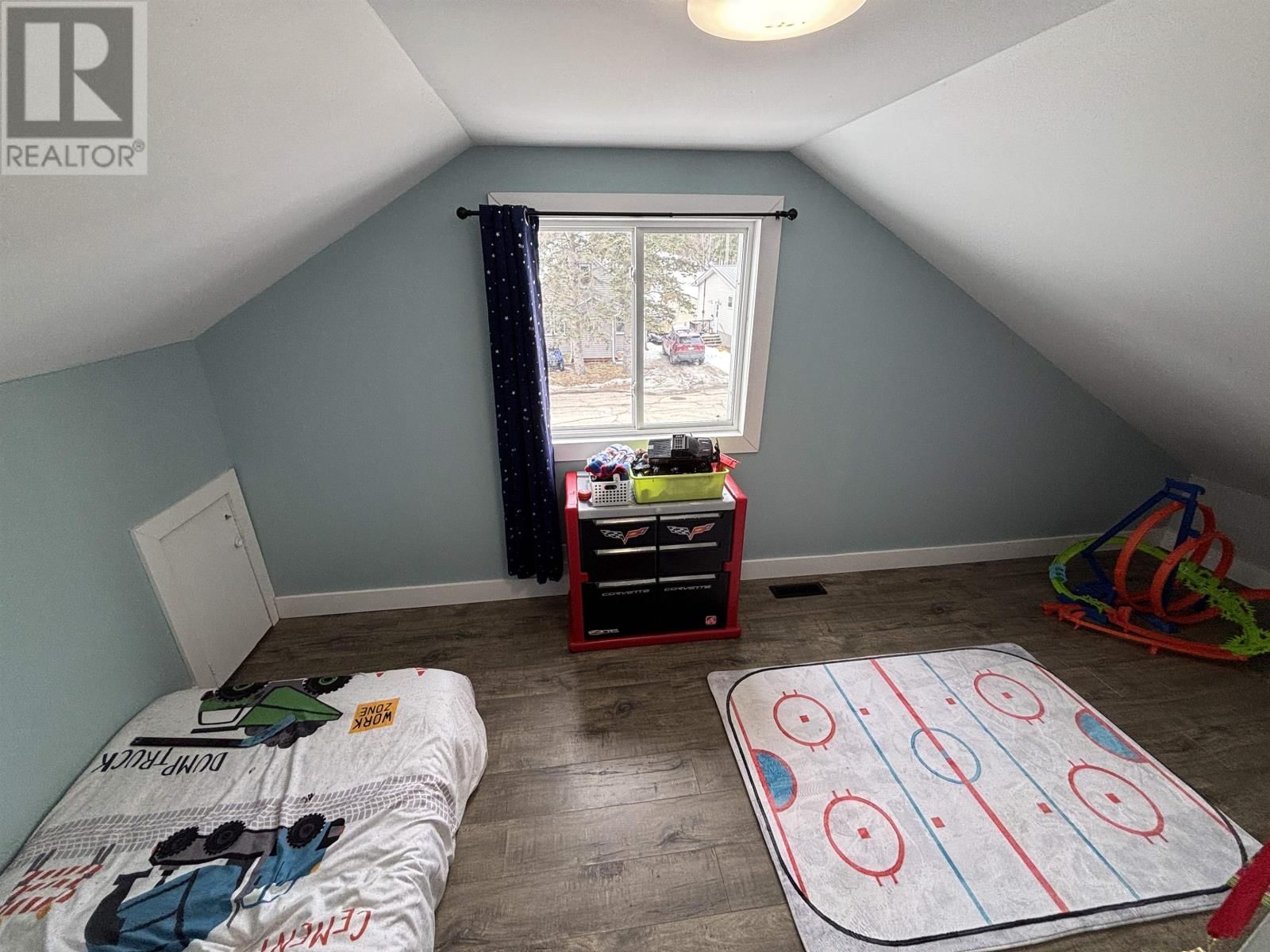 135 REGINA AVE Image 25