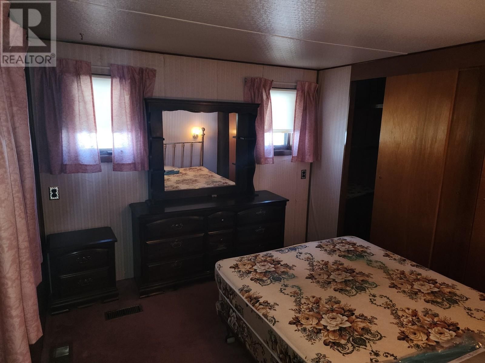 319 WALKER ST Image 10