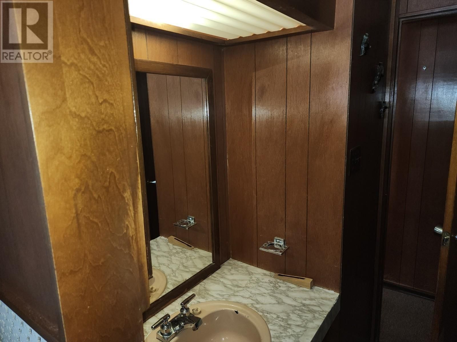 319 WALKER ST Image 23