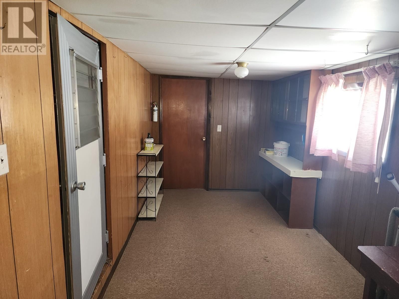 319 WALKER ST Image 9