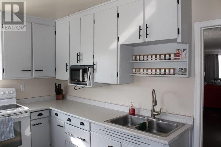 276 CHRISTINA ST Image 14