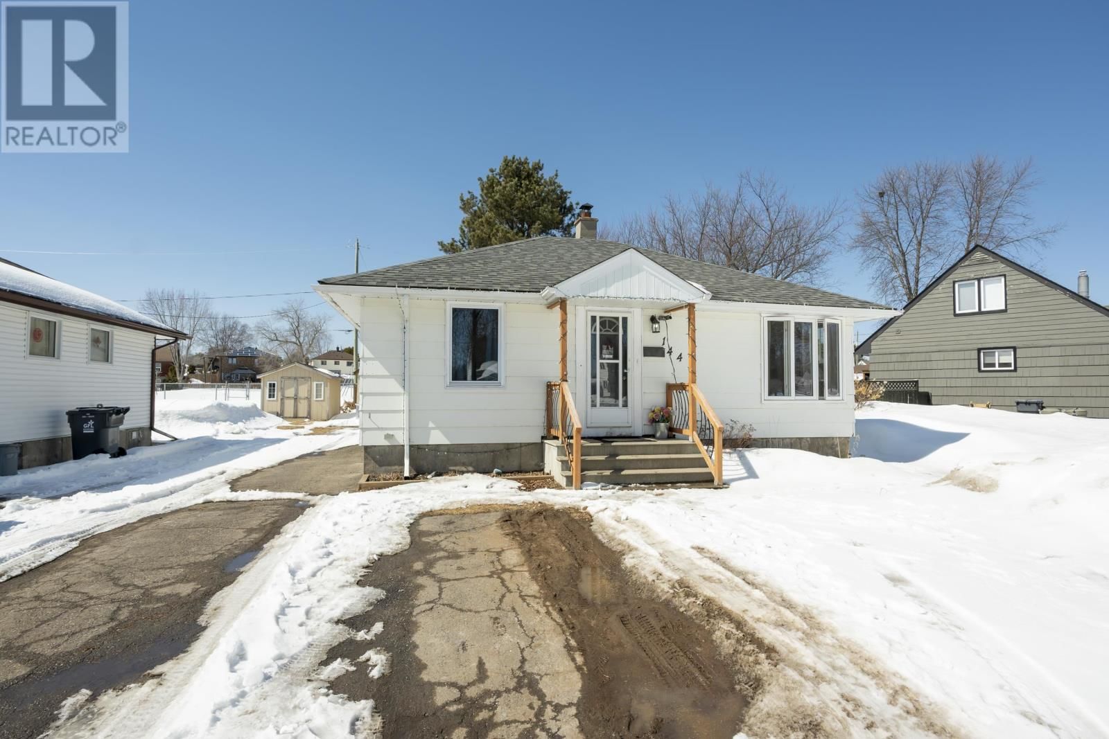 144 STRATHCONA AVE Image 1