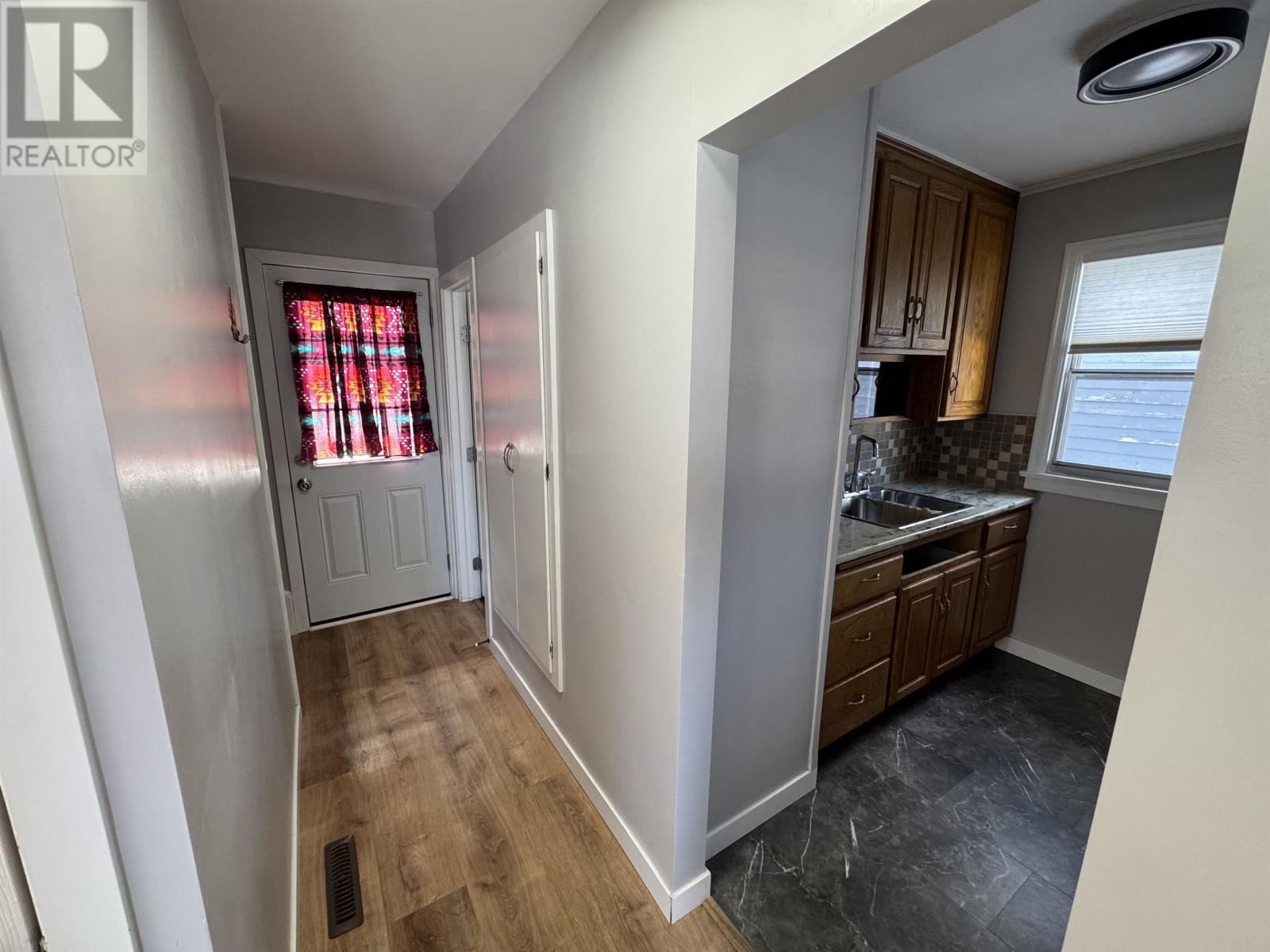 324 FREDERICA ST. Image 17