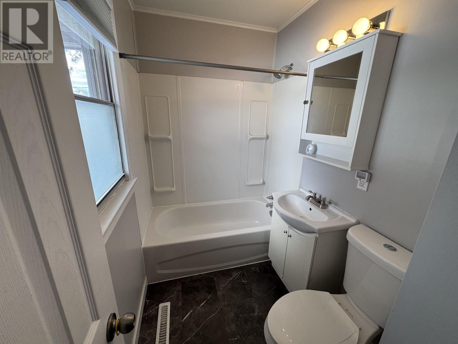 324 FREDERICA ST. Image 23