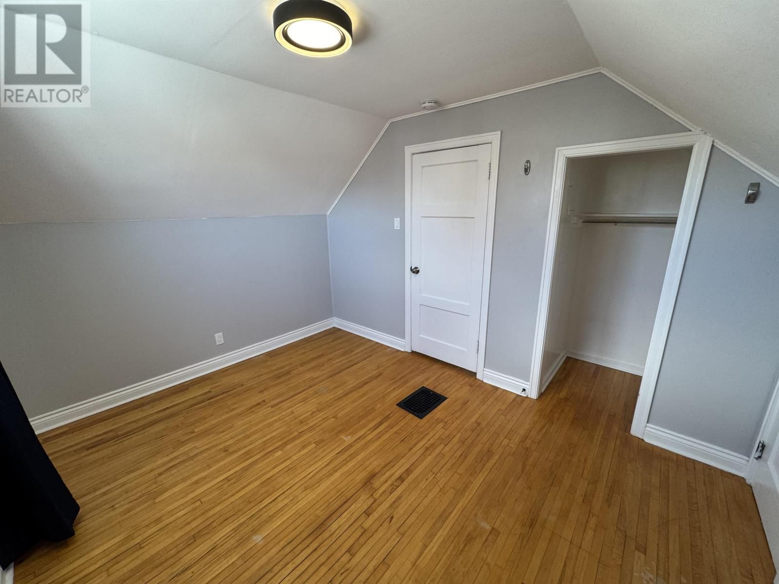 324 FREDERICA ST. Image 33