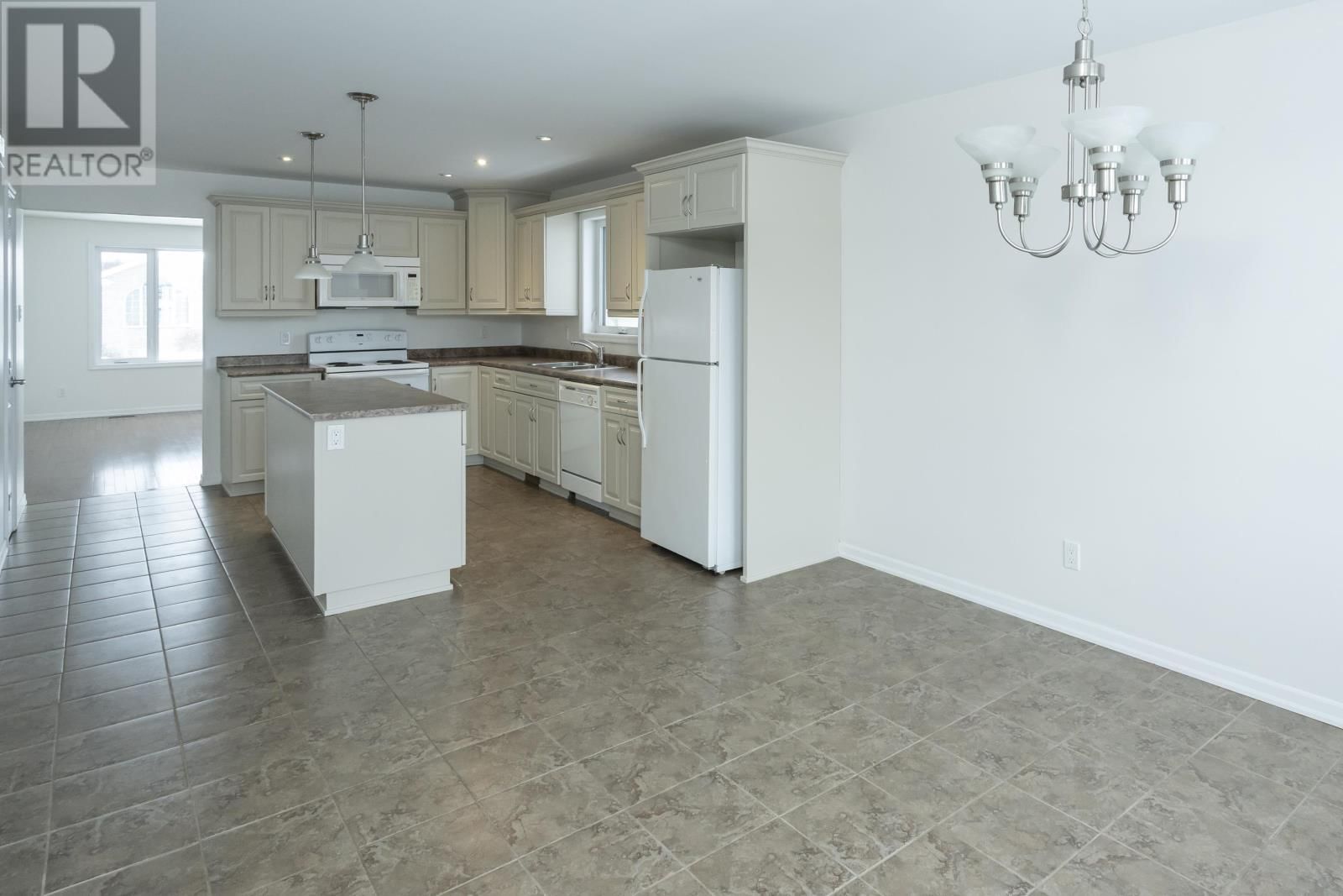 313 SOUTH CREEK ST Image 14