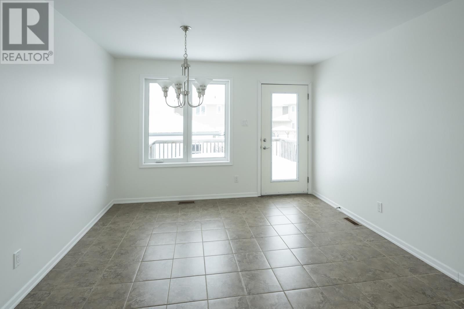 313 SOUTH CREEK ST Image 15