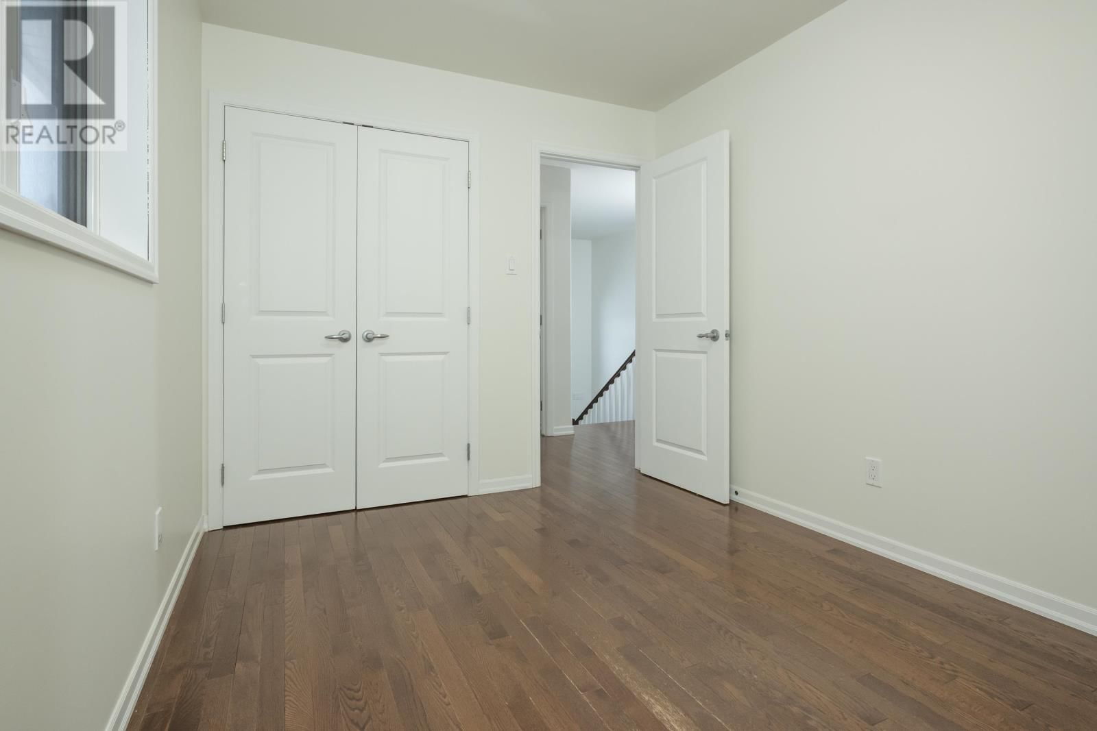 313 SOUTH CREEK ST Image 19