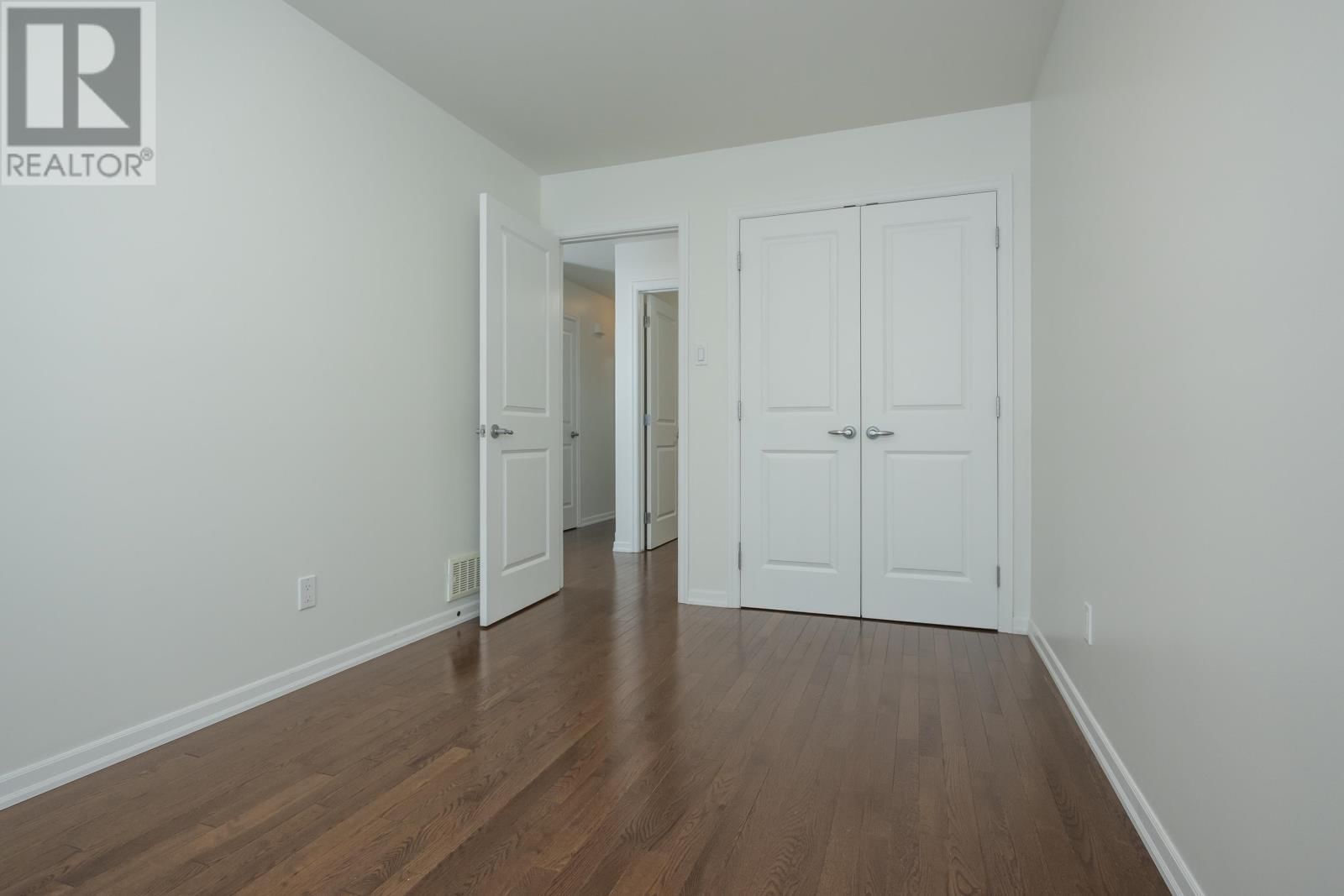 313 SOUTH CREEK ST Image 20