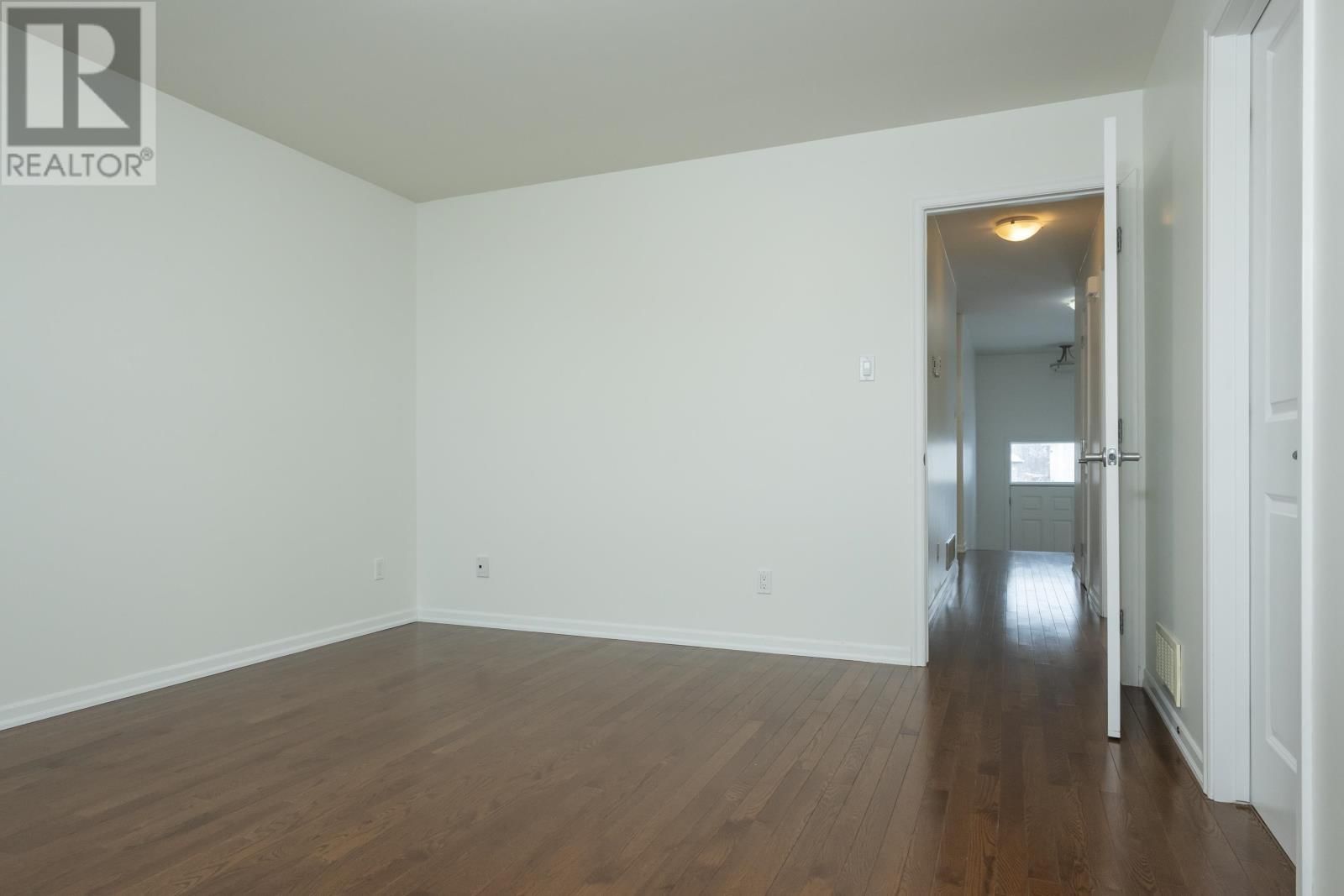 313 SOUTH CREEK ST Image 23