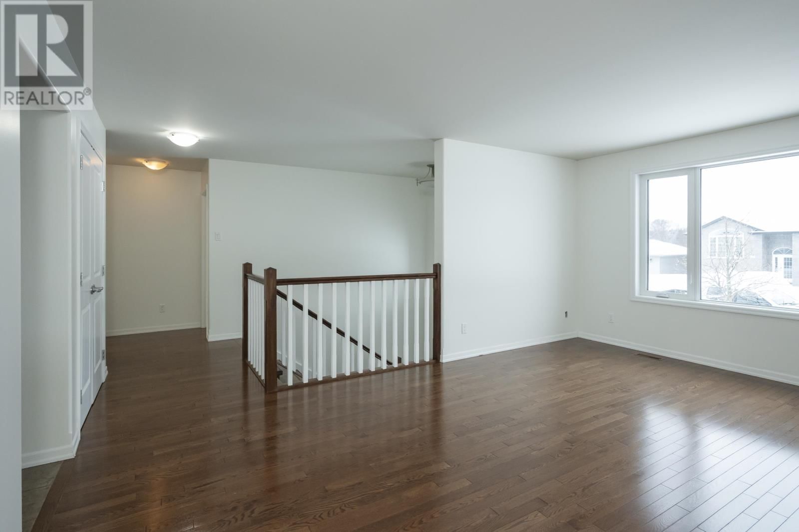 313 SOUTH CREEK ST Image 3