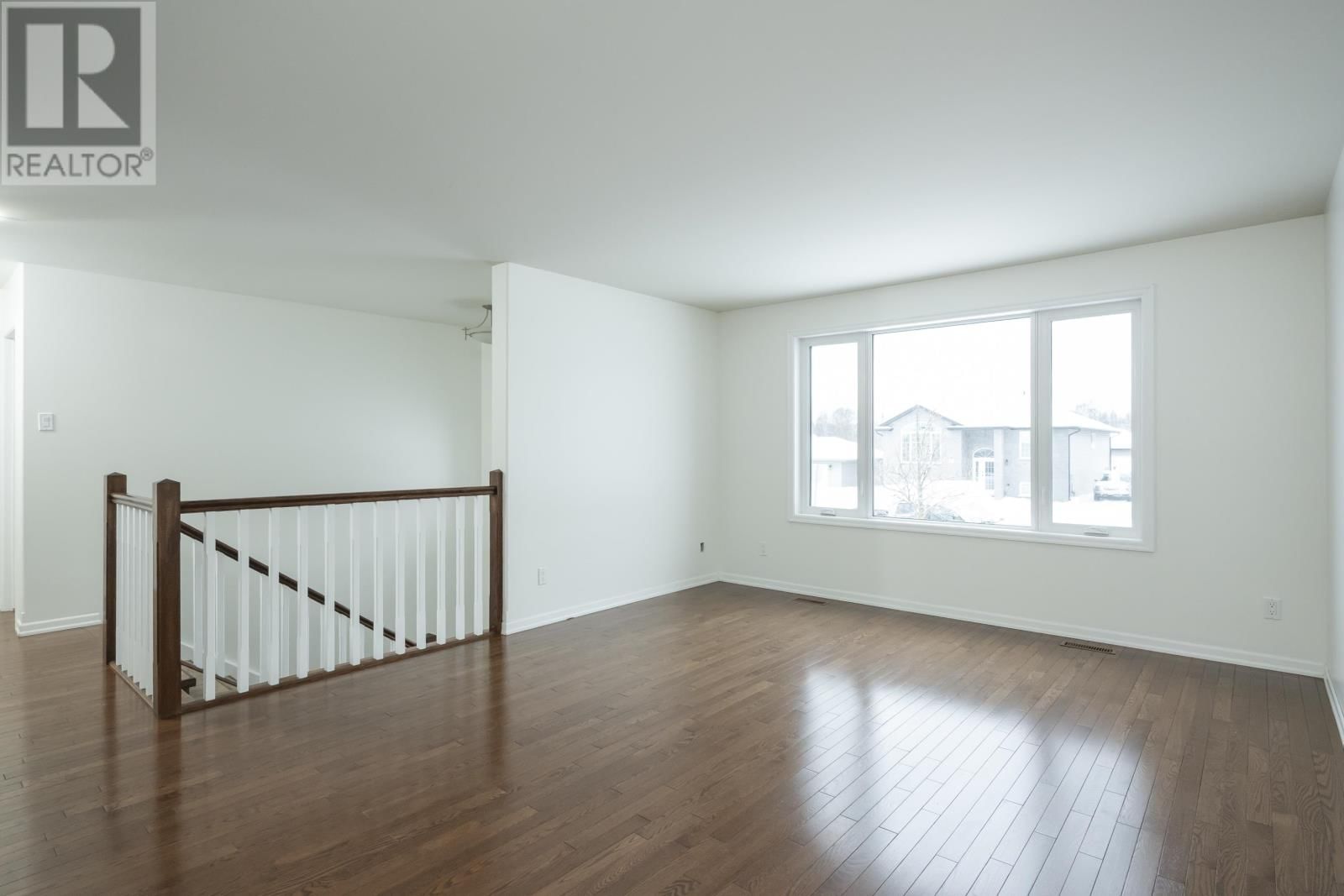 313 SOUTH CREEK ST Image 6