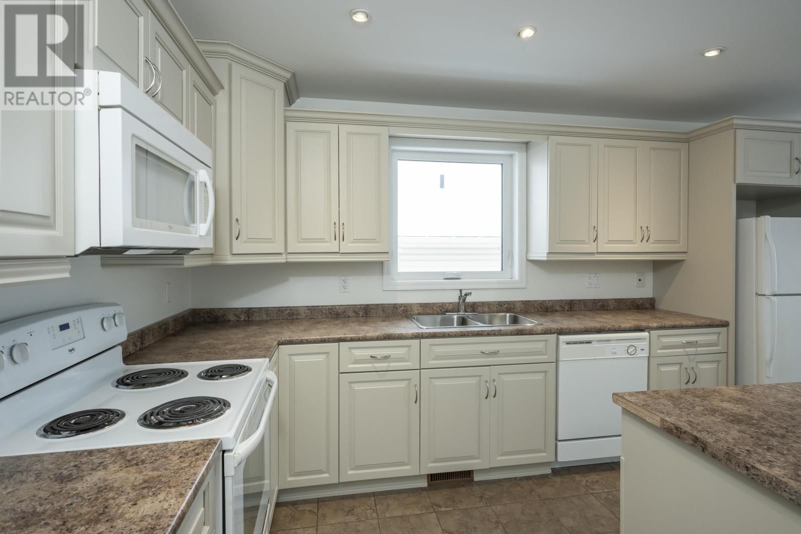 313 SOUTH CREEK ST Image 9