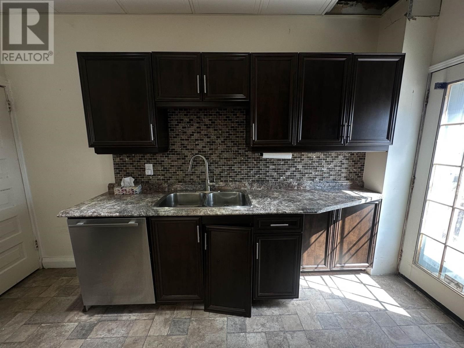 118 AMELIA ST Image 9