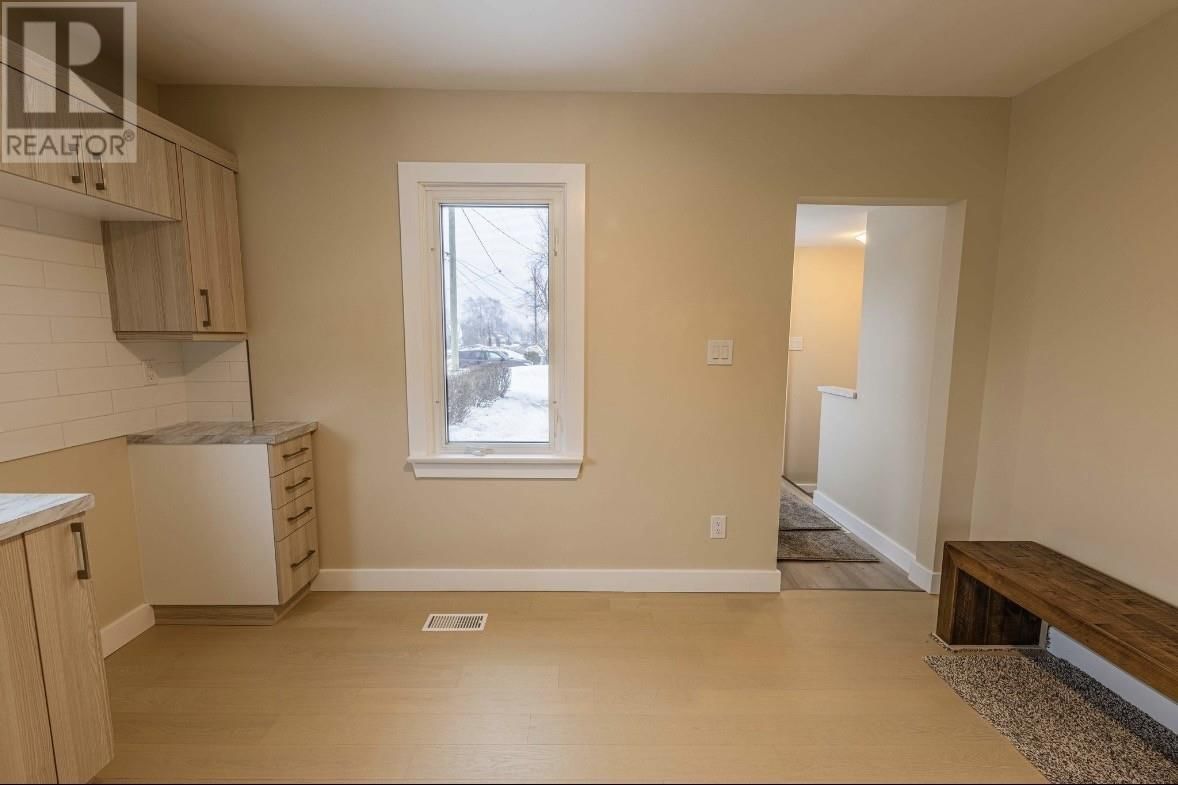 358 DEWE AVE Image 11