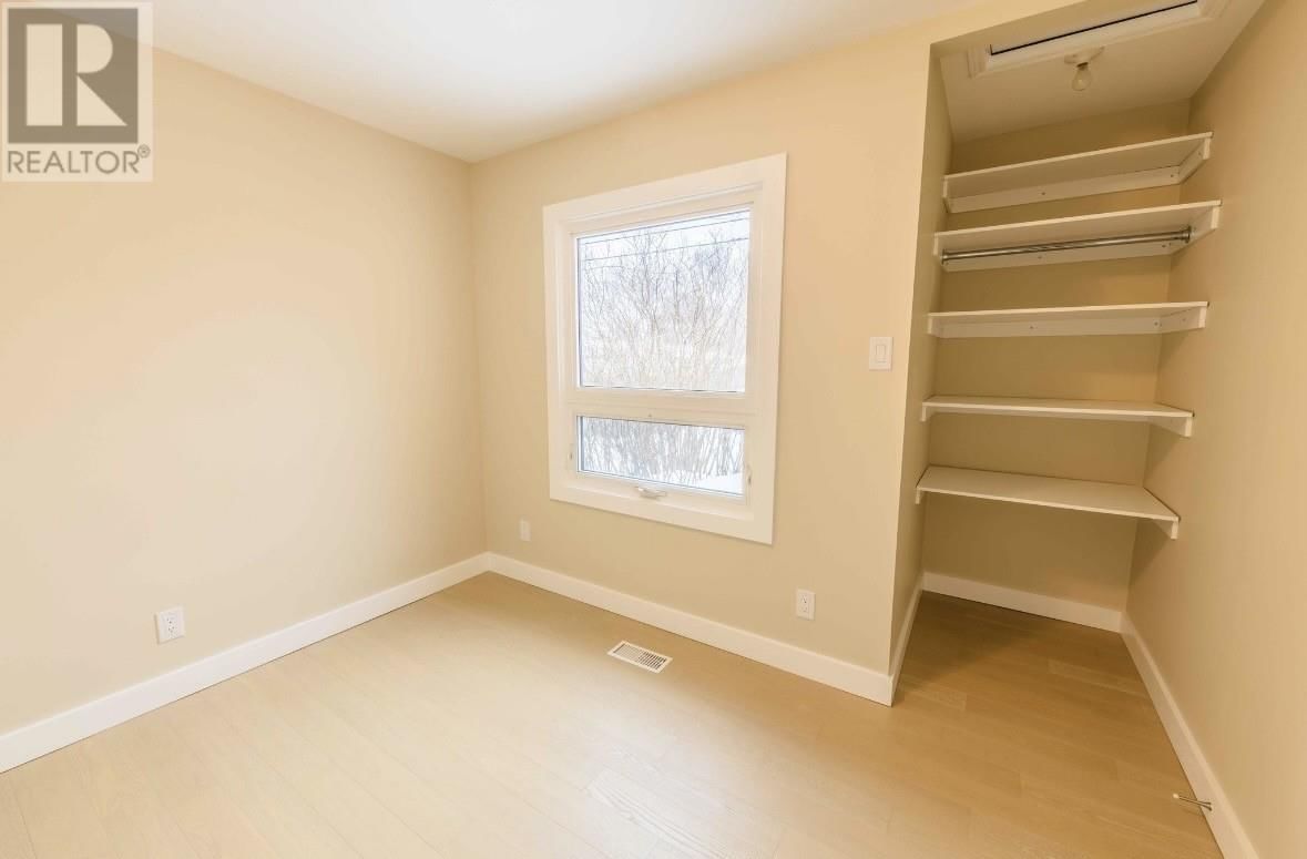 358 DEWE AVE Image 12