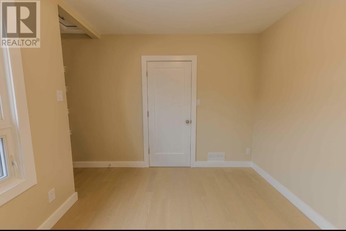 358 DEWE AVE Image 15