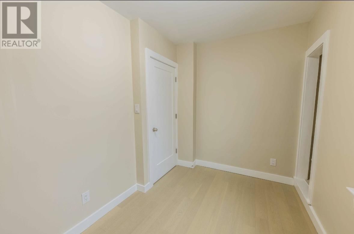 358 DEWE AVE Image 17