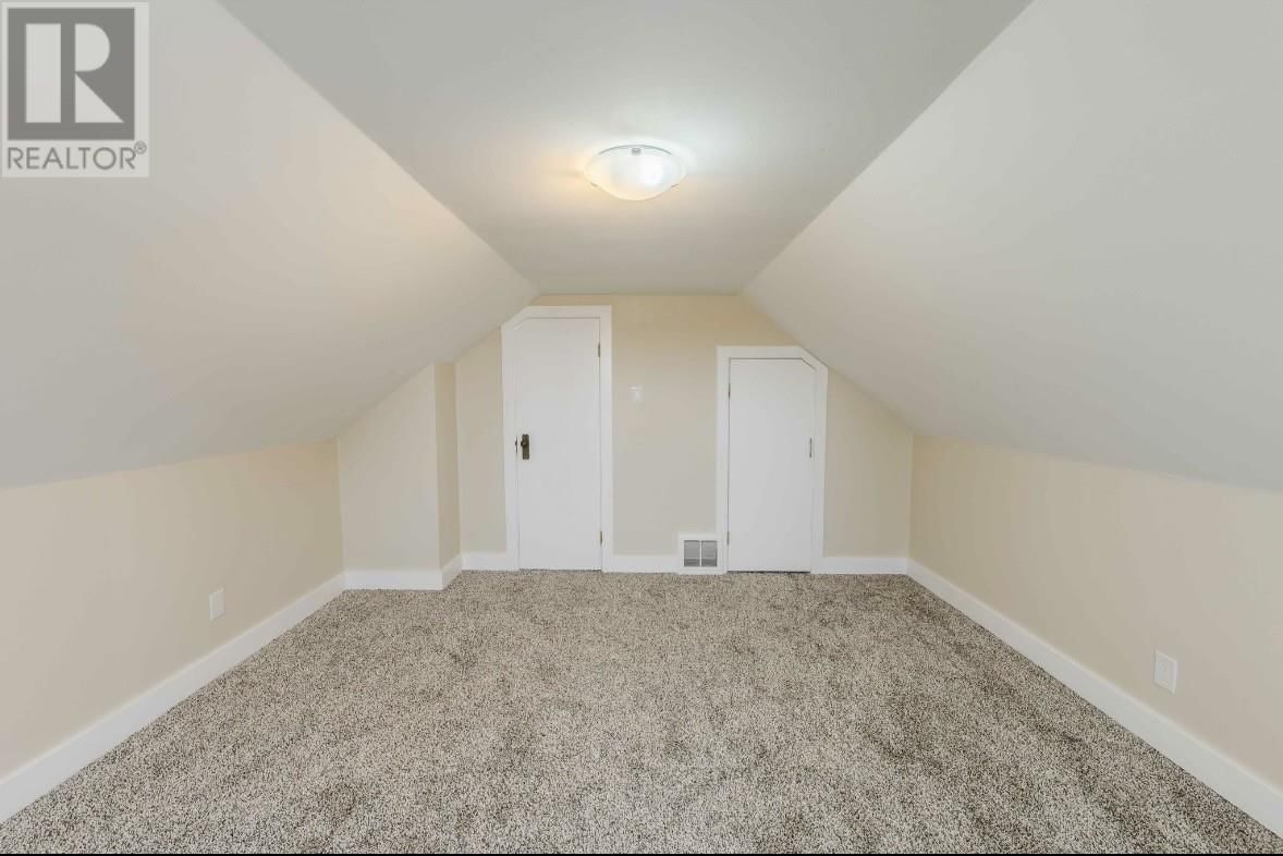 358 DEWE AVE Image 19