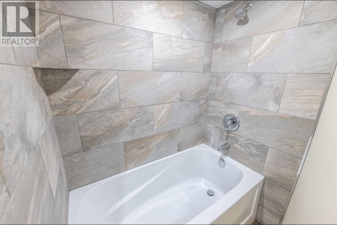 358 DEWE AVE Image 22