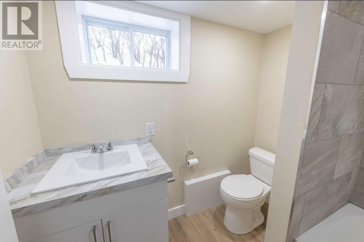 358 DEWE AVE Image 24